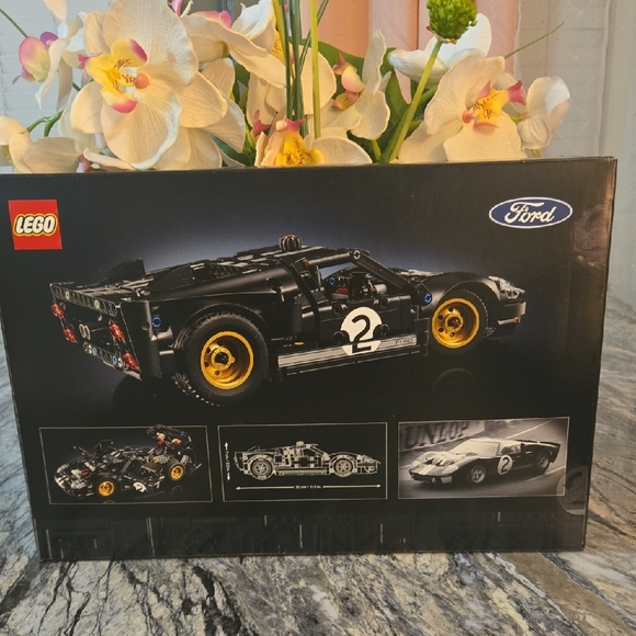 LEGO Technic Ford GT40 MK II in Black and Gold - Picture 3 of 4